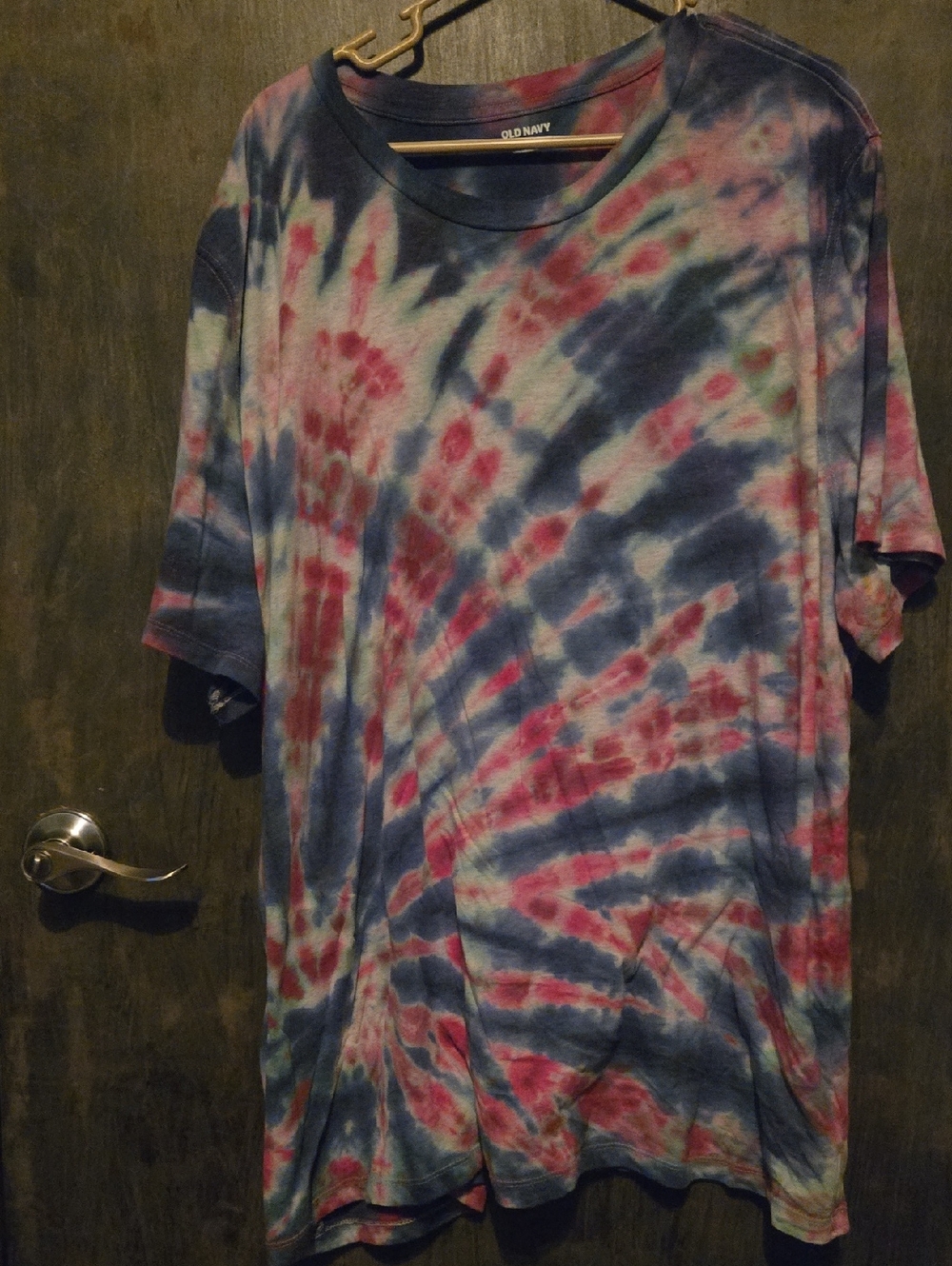 Old Navy Men’s Tie-Dye Tee in Blue, Red & White